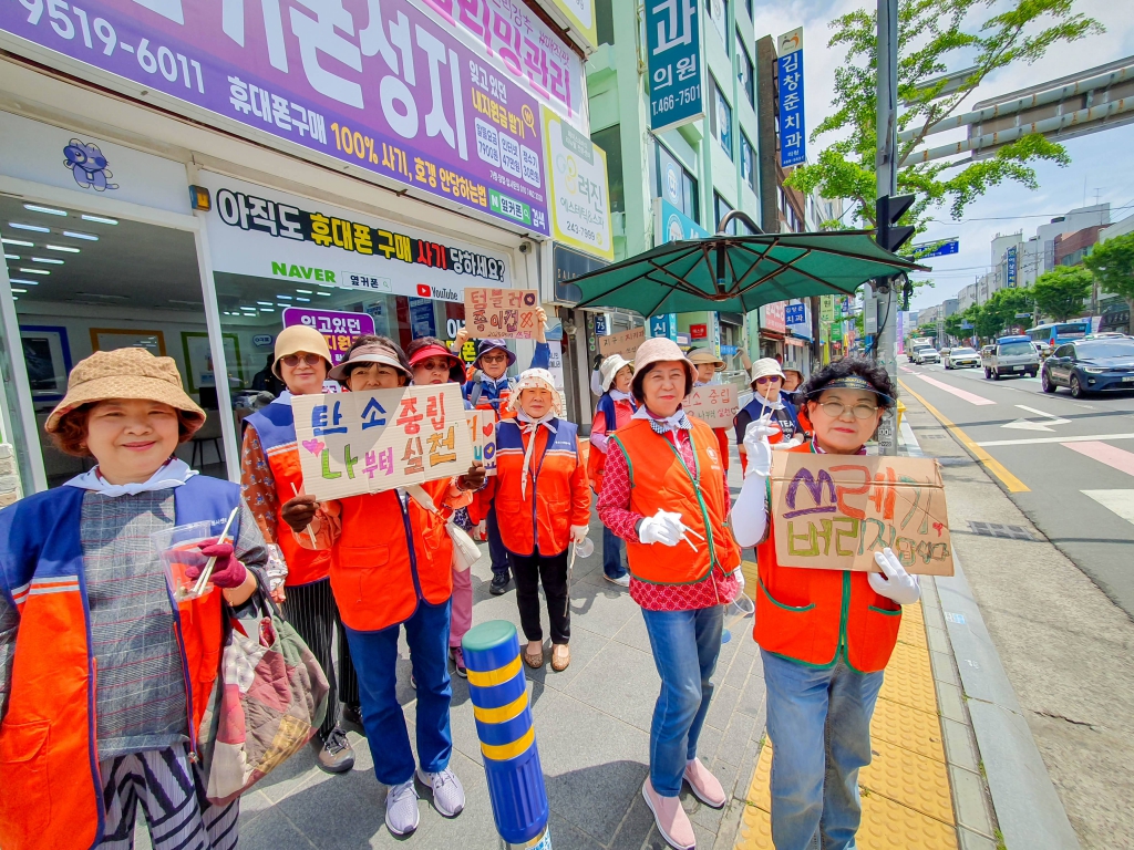 20250517사회복지분과자원봉사활동쓰담걷기009.jpg
