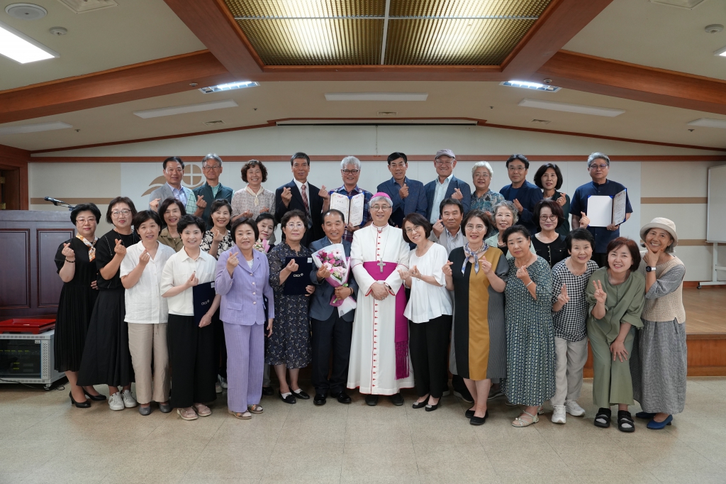 20240725상반기한국천주교성지순례축복장수여식03620240725상반기한국천주교성지순례축복장수여식161.JPG