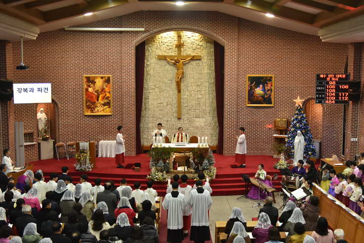 2015-12-25 00-37-55_성탄밤미사_431_resize.jpg