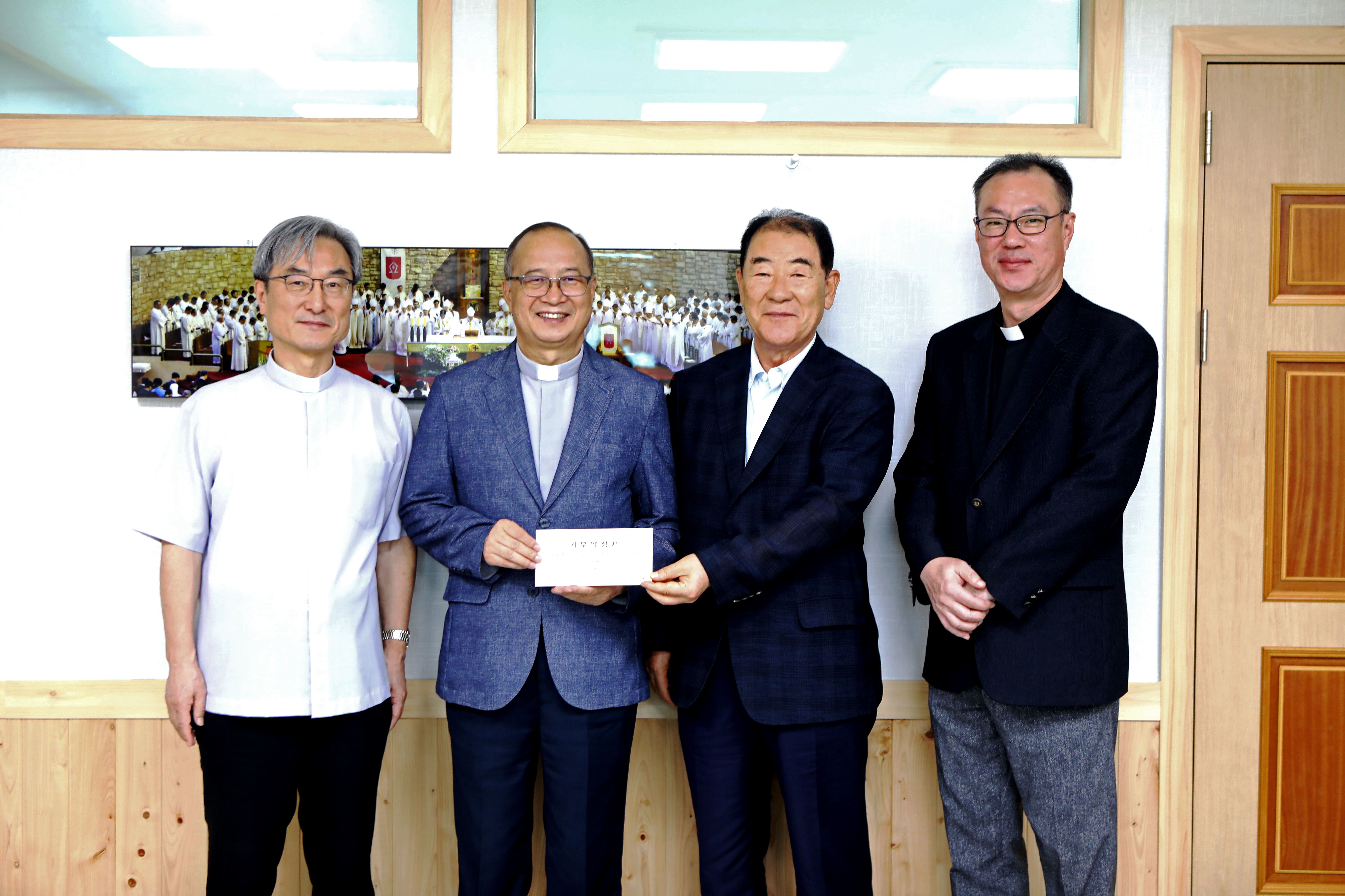 20200819동지복지재단사회복지기금전달004(수정).jpg
