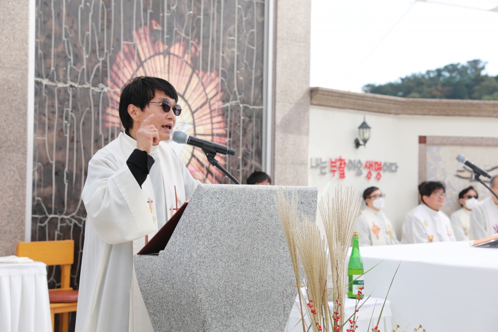 20251103위령의날미사(하늘공원)425.JPG