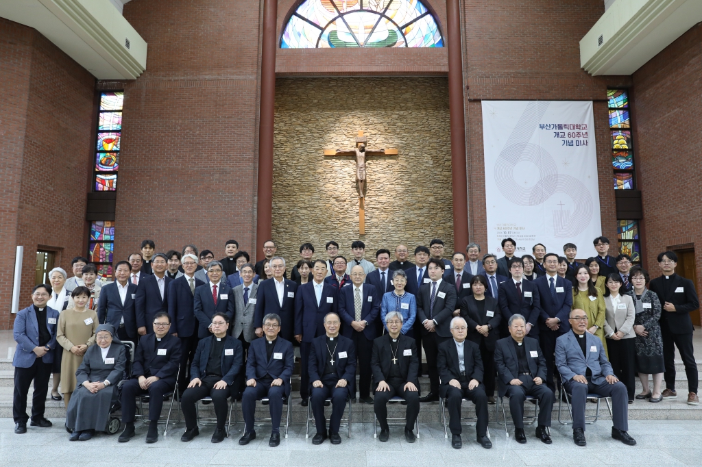 20241007부산가톨릭대학교개교60주년기념미사267.JPG