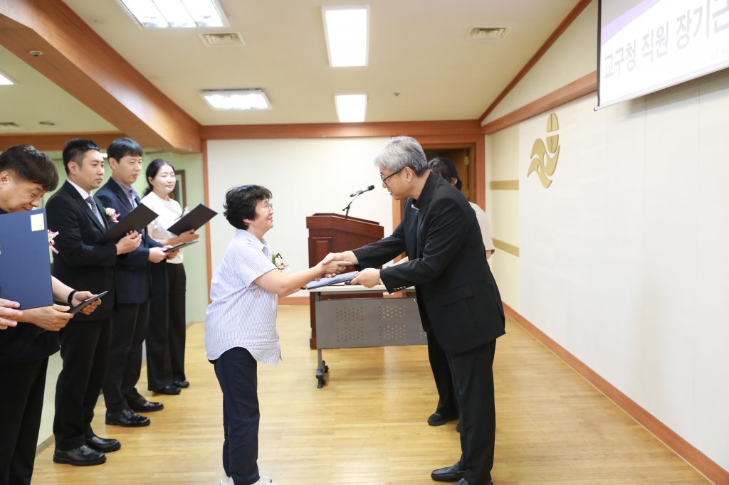20250912교구청직원장기근속축복장시상식044.JPG