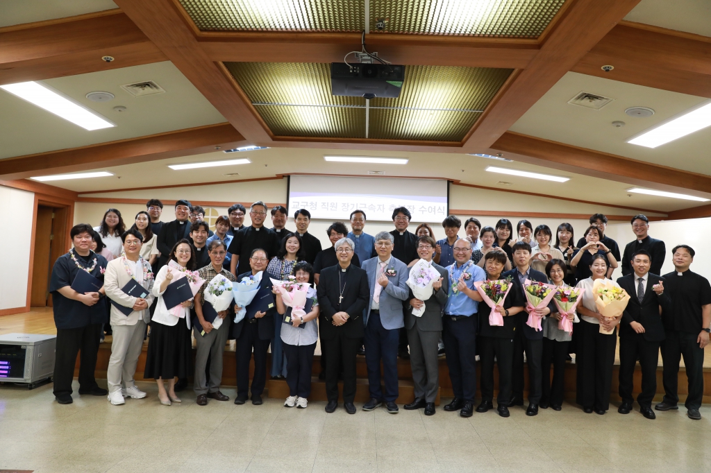 20250912교구청직원장기근속축복장시상식150.JPG