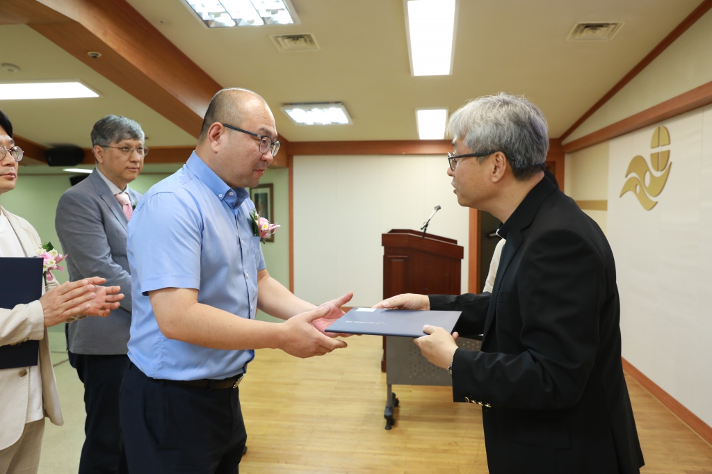 20250912교구청직원장기근속축복장시상식121.JPG