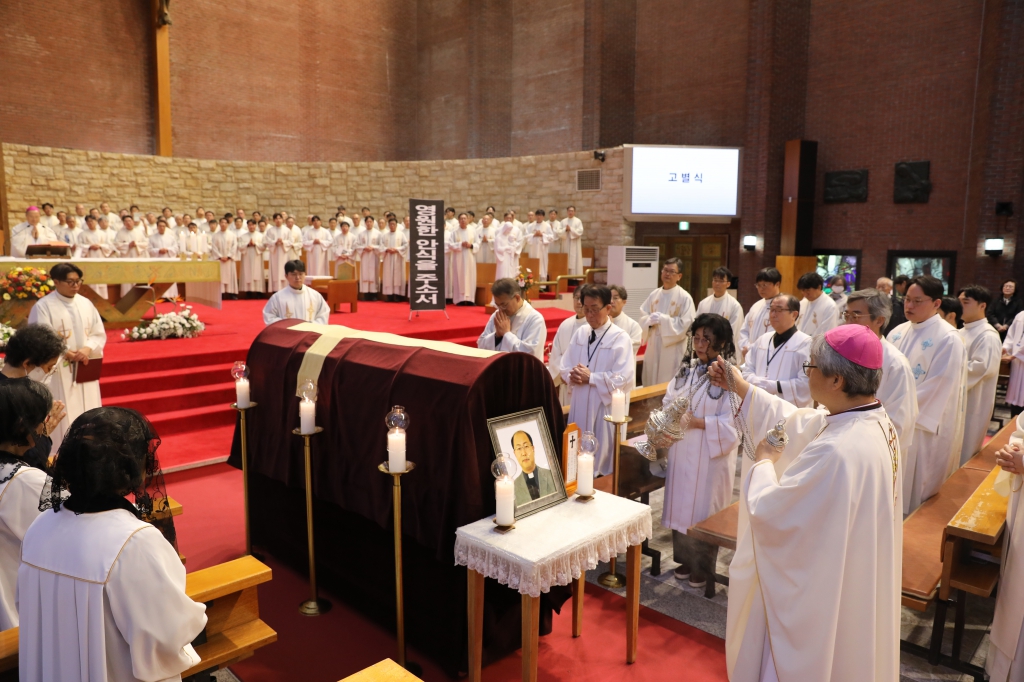 20241105김형수베드로신부장례미사163.JPG