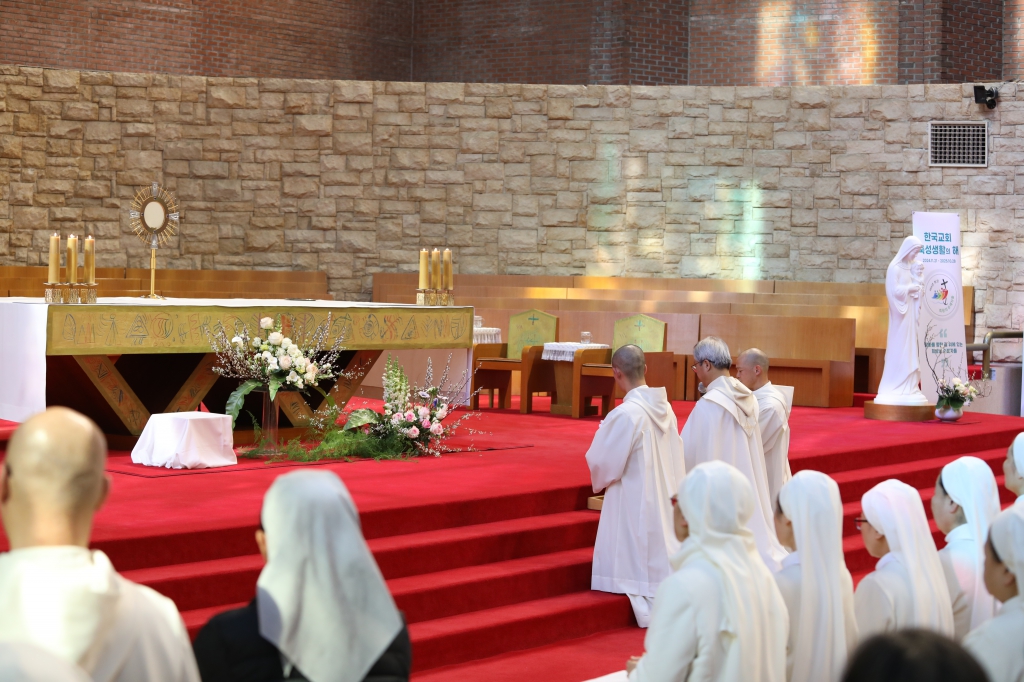 20250203한국교회축성생활의해감사미사125.JPG