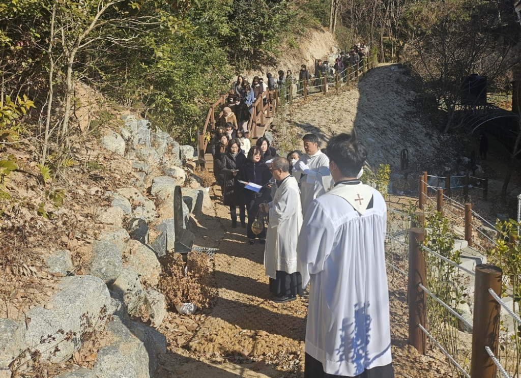 20250108우동성당십자가의길재개방축복식003(자르기).jpg
